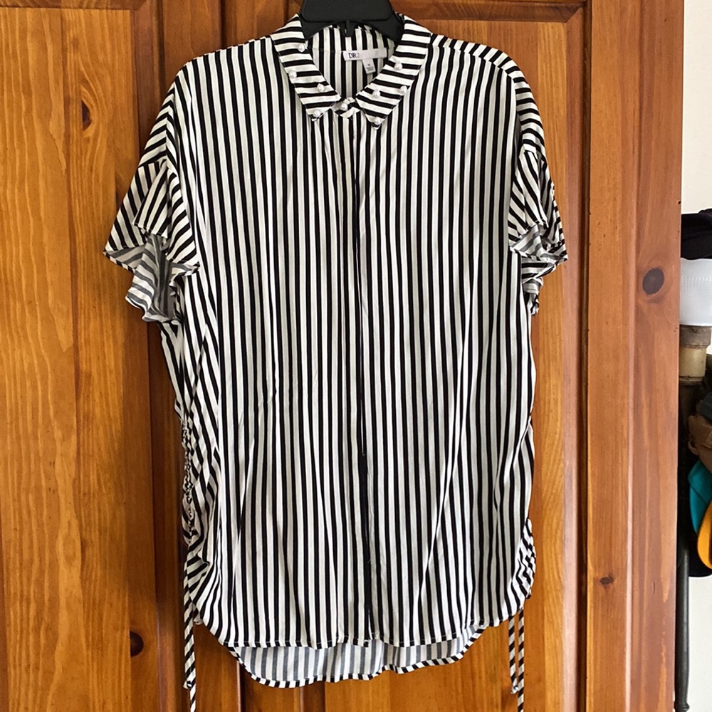 DR2 Blouse, white with black stripes.  Collar has pearls.  Sz. Medium.